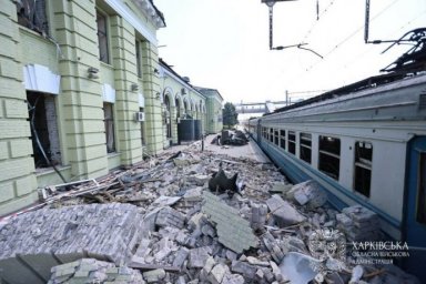 Массированная атака на Лозовую: разрушены вокзал и депо, погибли два человека