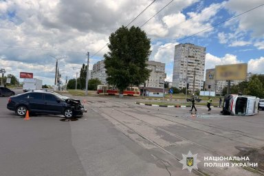 У Харкові зіткнулися швидка допомога та легковик: двоє людей постраждали внаслідок ДТП