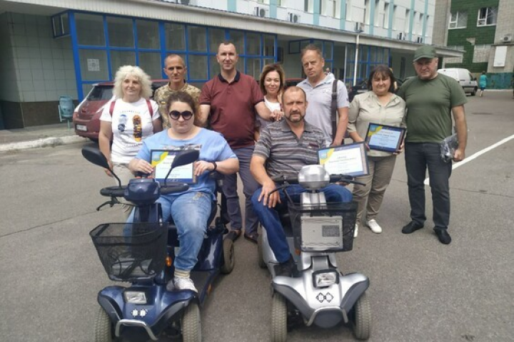 Три жителі Харківщини з інвалідністю отримали електроскутериHD