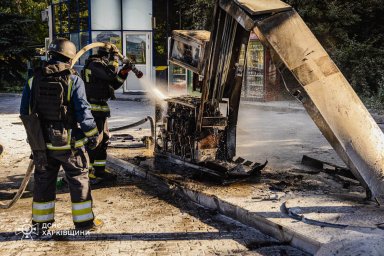 Російські дрони знову атакували Харківщину: пошкоджено АЗС, залізницю та житлові будинки, є постраждалі