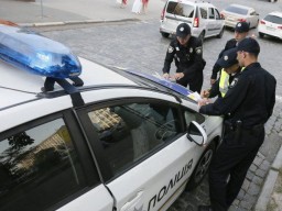 В Харькове автомобиль патрульных врезался в Mercedes: у водителя – травма головы