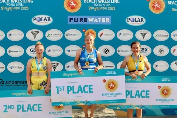 На международных соревнованиях по пляжной борьбе харьковские спортсмены получили три награды