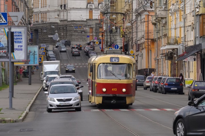 Транспорт на Салтівці працюватиме зі змінами: частину трамваїв і тролейбусів тимчасово скасують