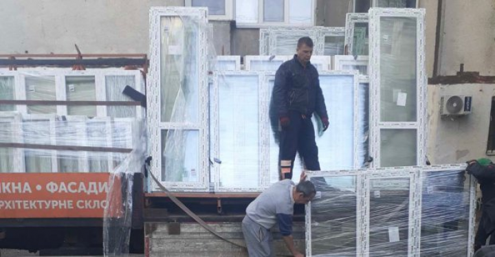 В Харькове восстанавливают здания после последнего обстрела