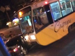 Не проскочил: на Салтовке пьяный водитель "влетел" в трамвай