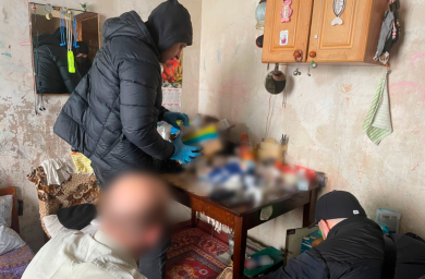 Поліцейські припинили діяльність групи осіб, які займалися розповсюдженням наркотиків на Харківщині