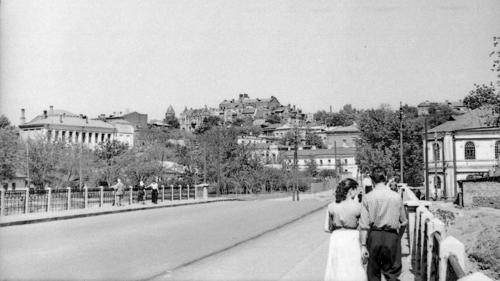 1955 г. Фото с Горбатого моста в направлении Нагорного района.