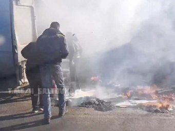 В Харькове на ходу загорелась машина. (ФОТО, ВИДЕО)