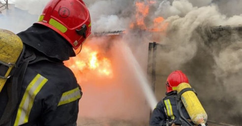 
Игорь Терехов поздравил спасателей с Днем пожарной охраны
