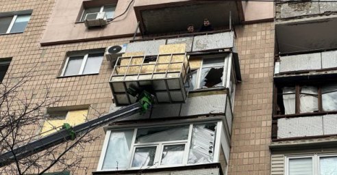 В Харькове устраняют последствия ночной вражеской атаки