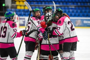 «Харьковские пантеры» завоевали золотые медали женского чемпионата Украины по хоккею сезона 2023-2024