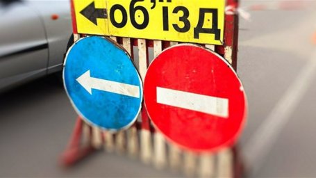 Ремонт тепломереж і колектора продовжив перекриття двох вулиць Харкова: водіям назвали нові строки
