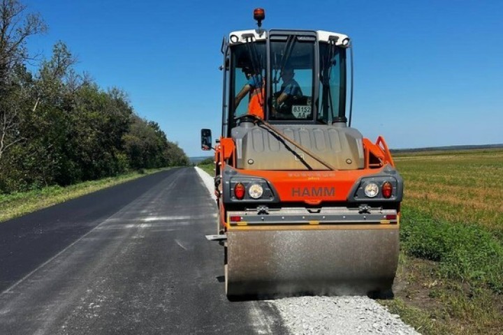 У Печенізькій та Чкаловській громадах відновлюють дорогу