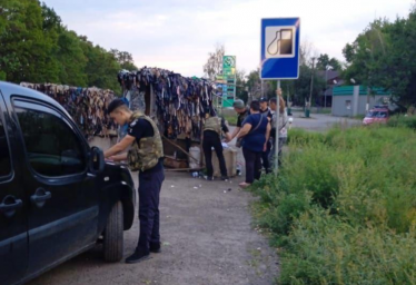 ​На блокпоста Харьковщины полицейские обнаружили у мужчины 85 свертков с наркотическим веществом
