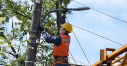 В Харькове продолжают замену уличного освещения