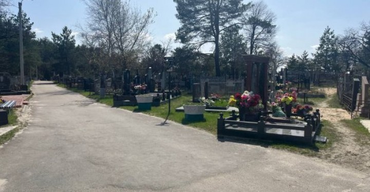 Харьковчан просят пока не ходить на кладбища