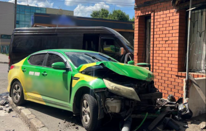 Зіткнення автобуса та легковика в Харкові: у Холодногірському районі постраждали п&rsquo;ятеро людей